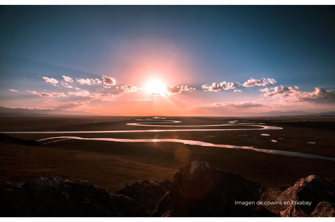 Imagen amanecer con río y colores