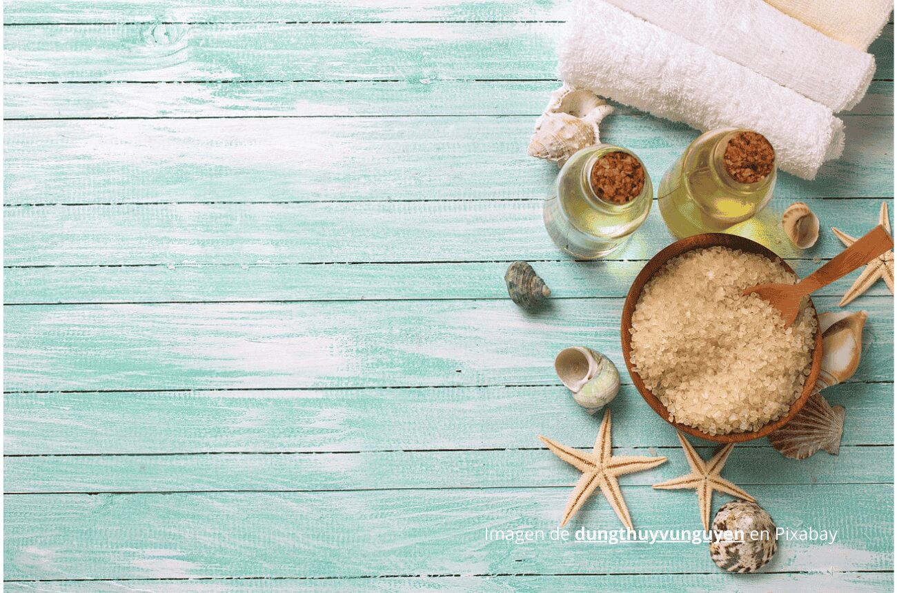 Imagen de artículos de Spa en mesa azul